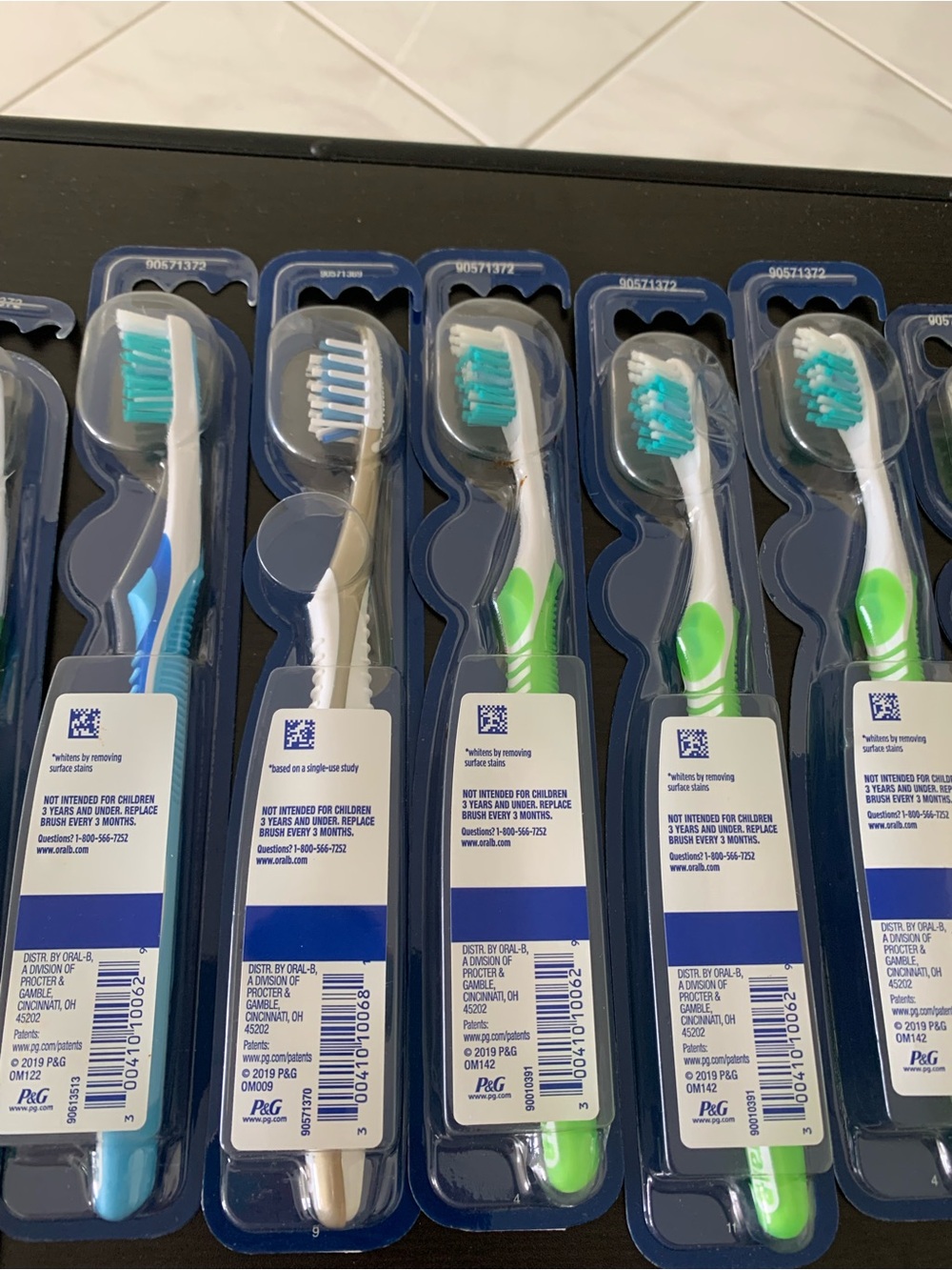 Oral-B Toothbrushes bundle - Picture 4 of 6